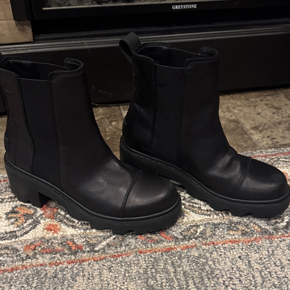 Sorel Joan Now Chelsea boots.